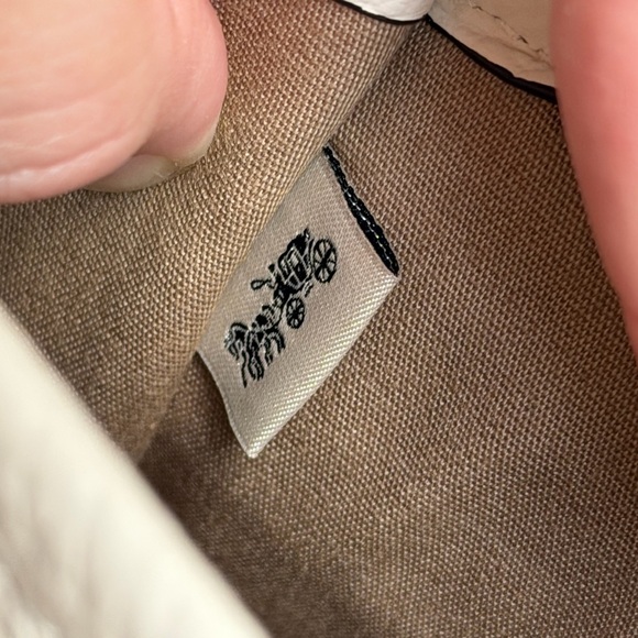 Coach Cargo Tote 20 Bubble Leather Chalk - Picture 8 of 15